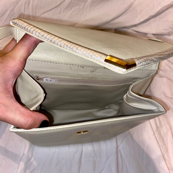 Silvery white bross body with gold details - Picture 3 of 3